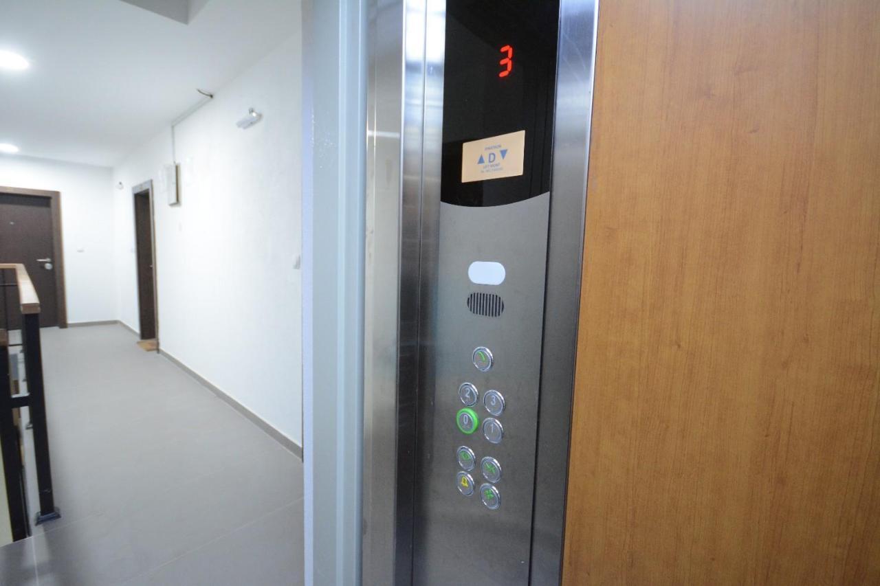 Cvetkovic Lux Аpartmani & Free Garaza Apartment Vrnjacka Banja Luaran gambar