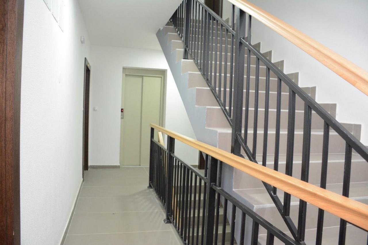 Cvetkovic Lux Аpartmani & Free Garaza Apartment Vrnjacka Banja Luaran gambar
